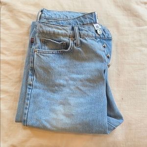 BDG Slim Straight- Ripped Light Wash